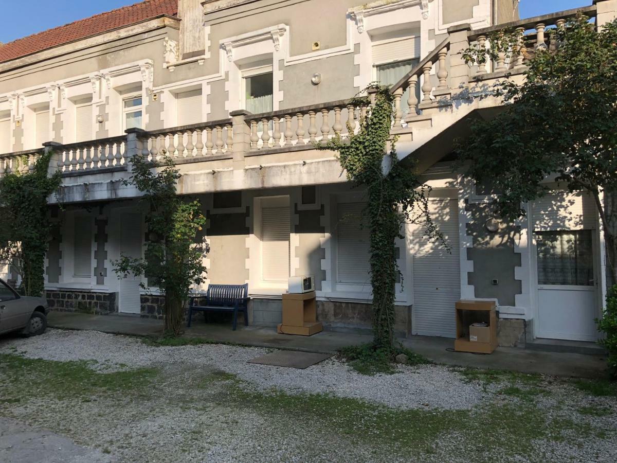 Aux Thermes Saint-Amand-les-Eaux Exterior foto